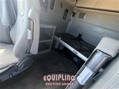 2019 Kenworth T680 6X4 T/A SLEEPER TRUCK TRA