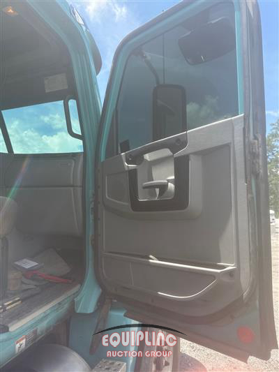 2014 Freightliner Columbia