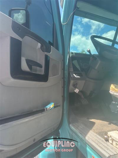 2014 Freightliner Columbia