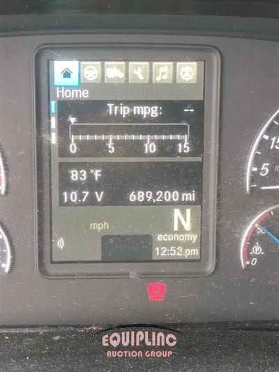 2021 Freightliner CASCADIA 6X4 T/A SLEEPER TRUCK
