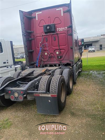 2021 Freightliner CASCADIA 6X4 T/A SLEEPER TRUCK