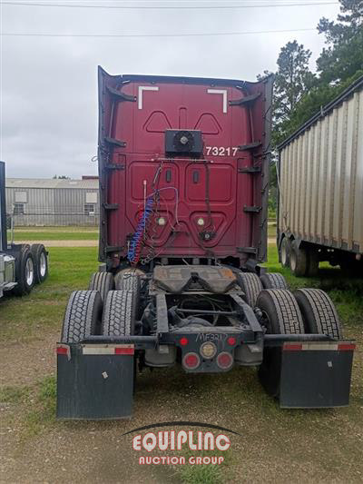 2021 Freightliner CASCADIA 6X4 T/A SLEEPER TRUCK