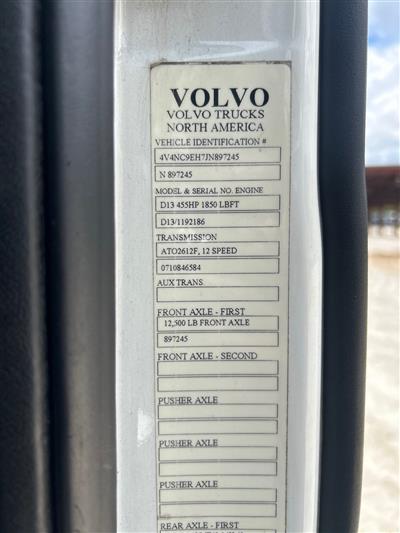 2018 VOLVO TRUCK VNL 6X4 T/A SLEEPER TRUCK TRAC
