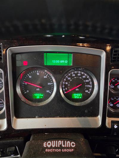 2025 Kenworth W900 6X4 T/A SLEEPER TRUCK TRA