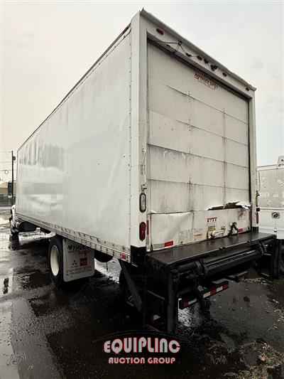 2015 International 4300 4X2 S/A NON CDL BOX TRUCK