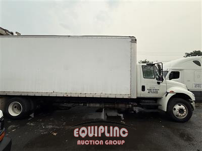 2015 International 4300 4X2 S/A NON CDL BOX TRUCK