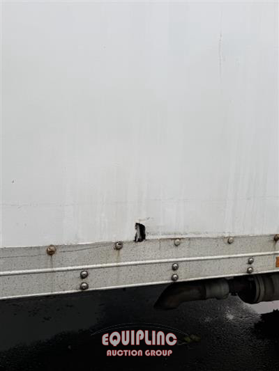 2015 International 4300 4X2 S/A NON CDL BOX TRUCK