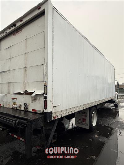2015 International 4300 4X2 S/A NON CDL BOX TRUCK