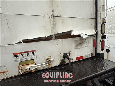 2015 International 4300 4X2 S/A NON CDL BOX TRUCK