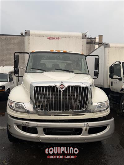 2015 International 4300 4X2 S/A NON CDL BOX TRUCK