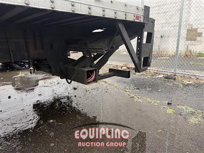 2015 International 4300 4X2 S/A NON CDL BOX TRUCK