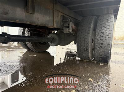 2015 International 4300 4X2 S/A NON CDL BOX TRUCK