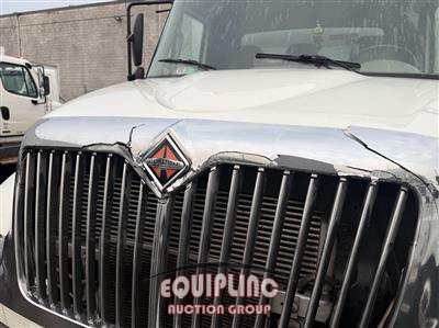 2015 International 4300 4X2 S/A NON CDL BOX TRUCK