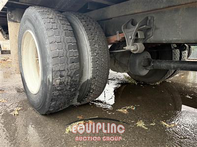 2015 International 4300 4X2 S/A NON CDL BOX TRUCK
