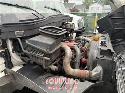 2015 International 4300 4X2 S/A NON CDL BOX TRUCK