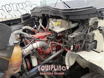 2015 International 4300 4X2 S/A NON CDL BOX TRUCK