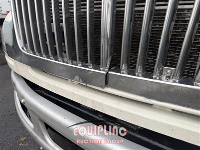 2015 International 4300 4X2 S/A NON CDL BOX TRUCK