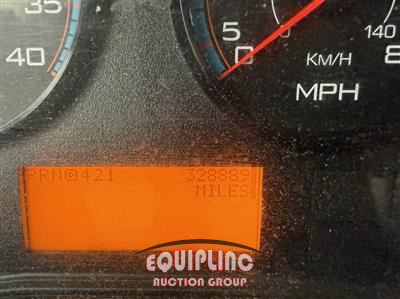 2015 International 4300 4X2 S/A NON CDL BOX TRUCK