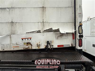 2015 International 4300 4X2 S/A NON CDL BOX TRUCK