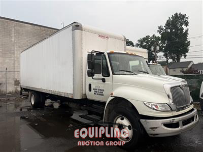 2015 International 4300 4X2 S/A NON CDL BOX TRUCK