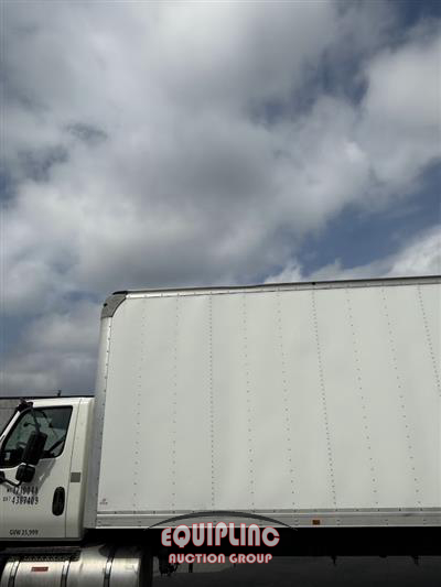2020 International MV607 4X2 S/A 26FT NON CDL BOX
