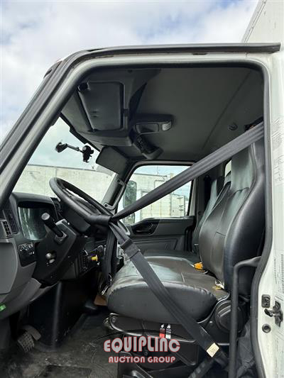 2020 International MV607 4X2 S/A 26FT NON CDL BOX