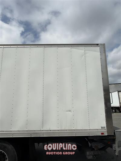 2020 International MV607 4X2 S/A 26FT NON CDL BOX