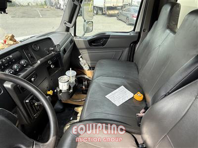 2020 International MV607 4X2 S/A 26FT NON CDL BOX