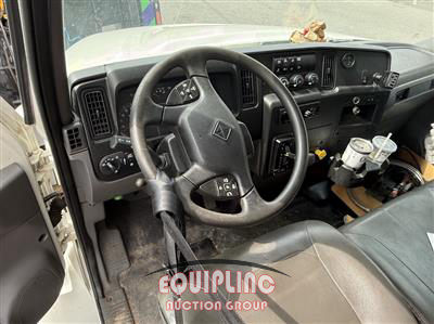 2020 International MV607 4X2 S/A 26FT NON CDL BOX