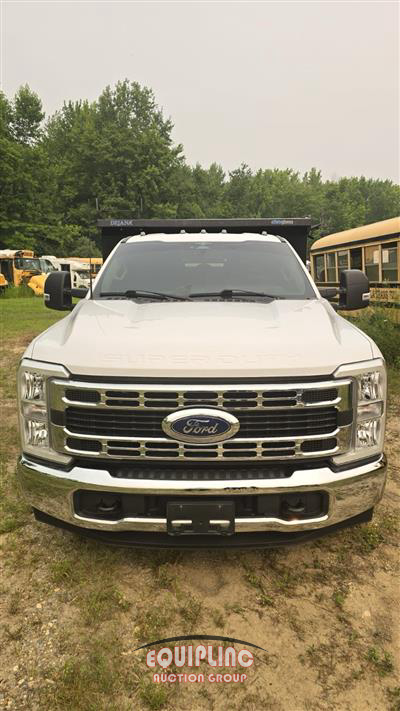 2023 Ford F350 4X2 S/A DUMP TRUCK