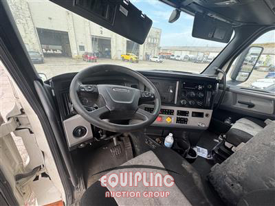 2020 Freightliner CASCADIA 6X4 T/A SLEEPER TRUCK