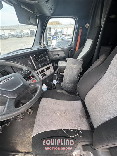 2020 Freightliner CASCADIA 6X4 T/A SLEEPER TRUCK