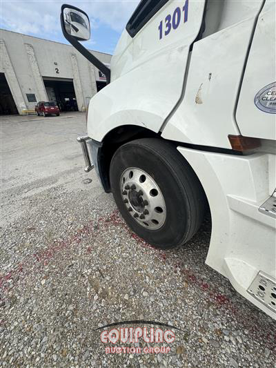 2020 Freightliner CASCADIA 6X4 T/A SLEEPER TRUCK