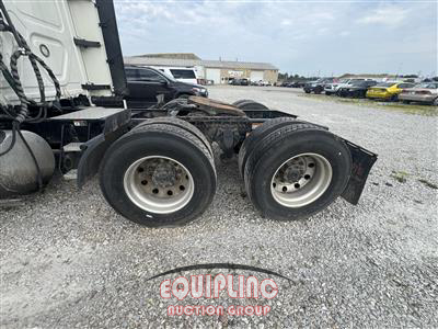 2020 Freightliner CASCADIA 6X4 T/A SLEEPER TRUCK