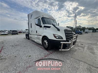 2020 Freightliner CASCADIA 6X4 T/A SLEEPER TRUCK