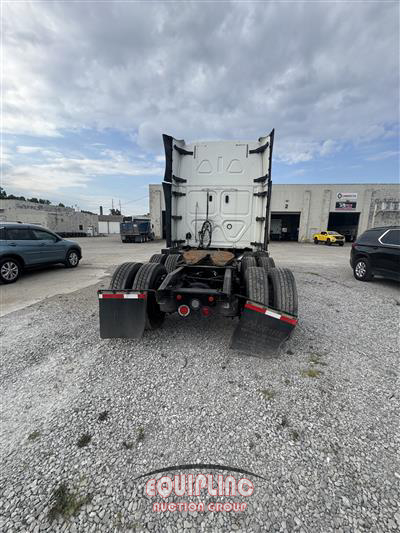 2020 Freightliner CASCADIA 6X4 T/A SLEEPER TRUCK