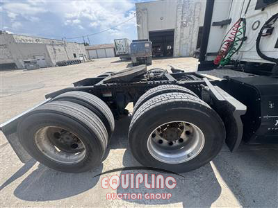2021 Freightliner CASCADIA 6X4 T/A SLEEPER TRUCK