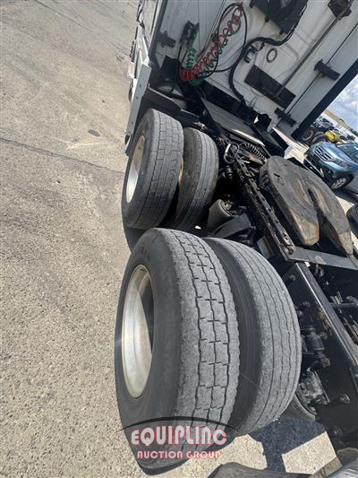 2021 Freightliner CASCADIA 6X4 T/A SLEEPER TRUCK