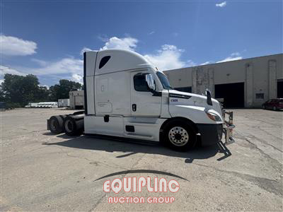 2021 Freightliner CASCADIA 6X4 T/A SLEEPER TRUCK