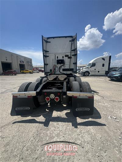 2021 Freightliner CASCADIA 6X4 T/A SLEEPER TRUCK