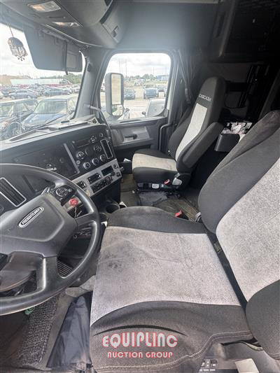 2020 Freightliner CASCADIA 6X4 T/A SLEEPER TRUCK