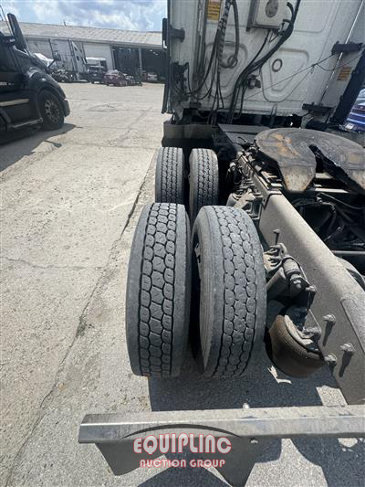 2020 Freightliner CASCADIA 6X4 T/A SLEEPER TRUCK