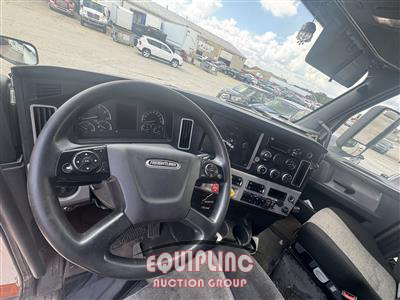 2020 Freightliner CASCADIA 6X4 T/A SLEEPER TRUCK