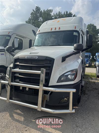 2020 Freightliner CASCADIA 6X4 T/A SLEEPER TRUCK