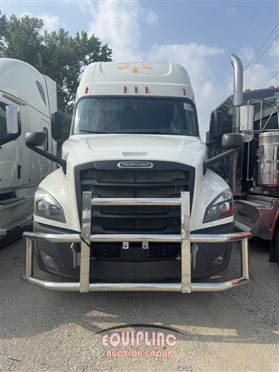 2020 Freightliner CASCADIA 6X4 T/A SLEEPER TRUCK
