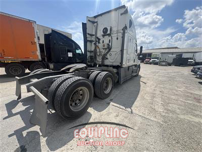 2020 Freightliner CASCADIA 6X4 T/A SLEEPER TRUCK