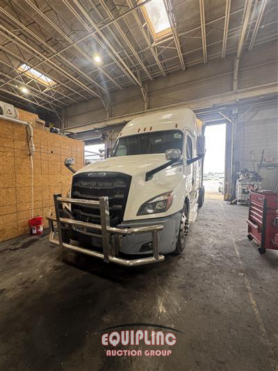 2020 Freightliner CASCADIA 6X4 T/A SLEEPER TRUCK