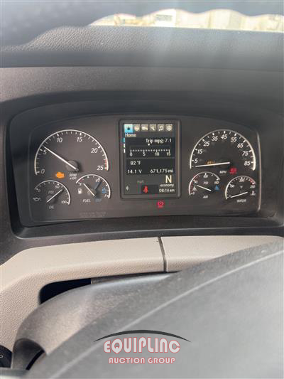 2021 Freightliner CASCADIA 6X4 T/A SLEEPER TRUCK