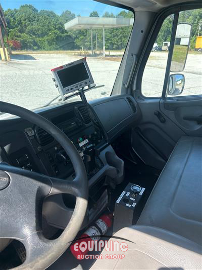 2012 Freightliner M2106 4X2 S/A GARBAGE TRUCK WI
