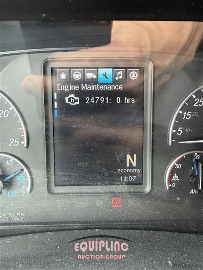 2022 Freightliner CASCADIA 6X4 T/A SLEEPER TRUCK